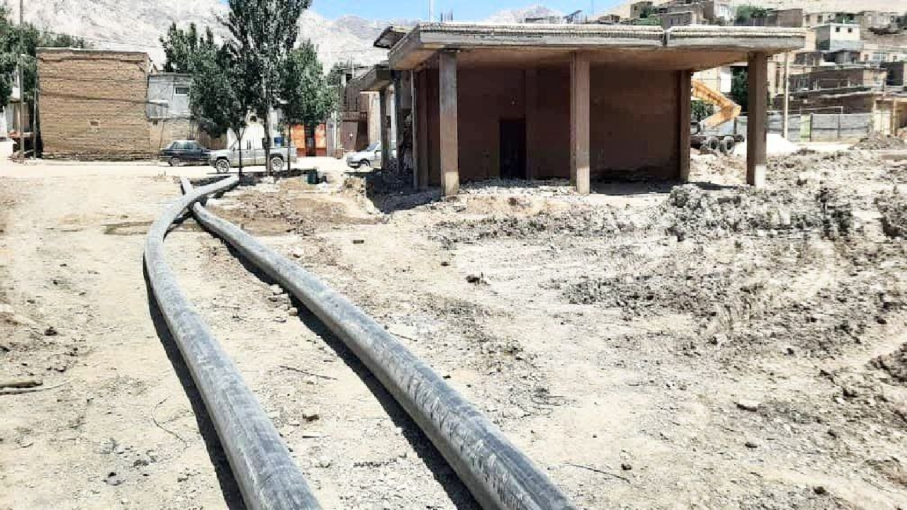 اجرای عملیات لوله گذاری جهت انتقال آب کانال تخریبی روستای بارده