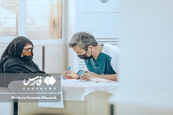 ویزیت بیمار توسط پزشک