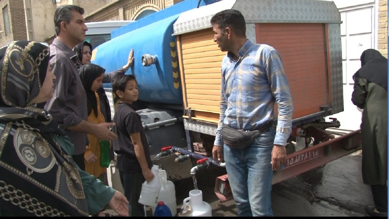 آبرسانی با تانکر در شهر همدان
