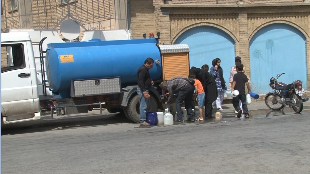 آبرسانی با تانکر در شهر همدان