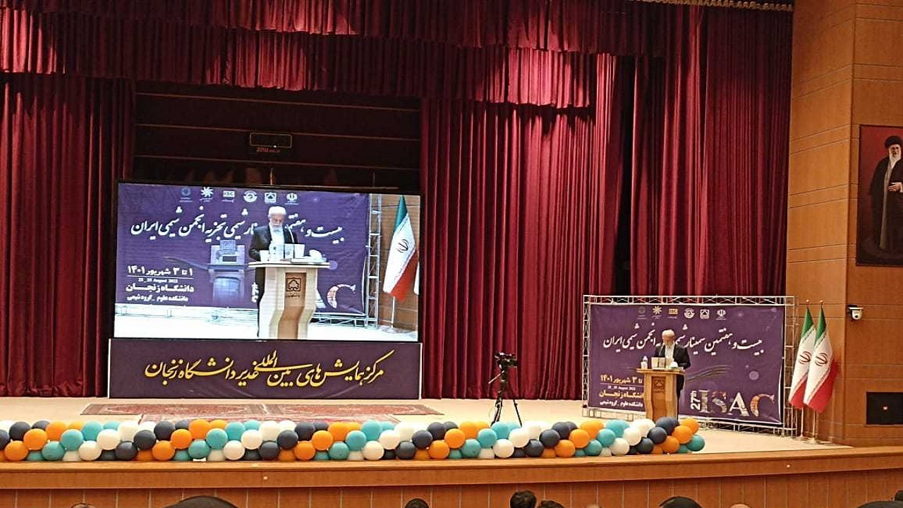 باید از گنجینه علمی دانشجویان و پژوهشگران به صورت جدی حمایت شود