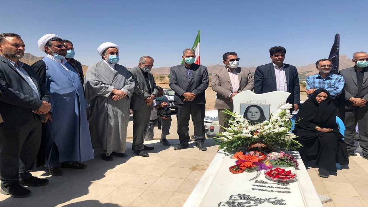 مزار مطهر شهید مدافع سلامت دکتر رضوان نورمند گلباران شد+عکس