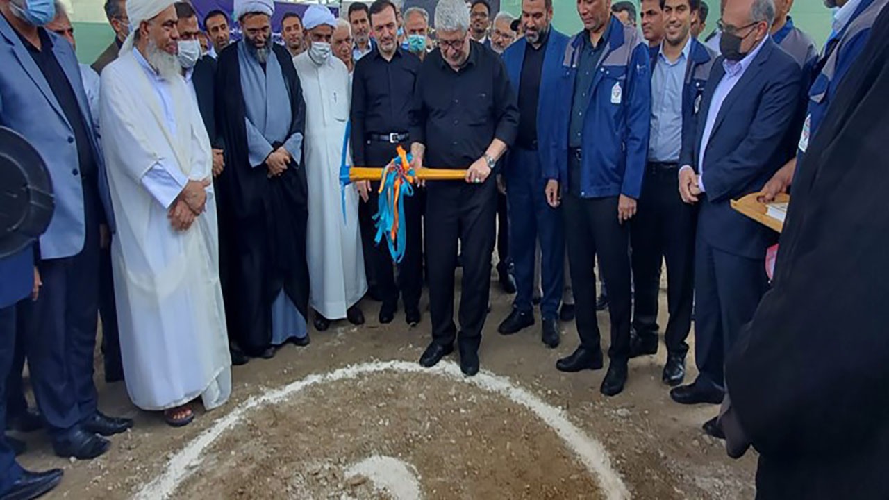 باحضور معاون دادستان کشور آب شیرین‌کن ۱۰ هزارمترمکعبی قشم کلنگ زنی شد