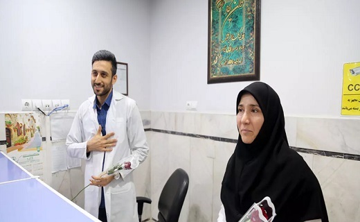 تجلیل از پزشکان درمانگاه حرم حضرت معصومه (س) +تصاویر