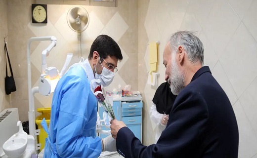 تجلیل از پزشکان درمانگاه حرم حضرت معصومه (س) +تصاویر