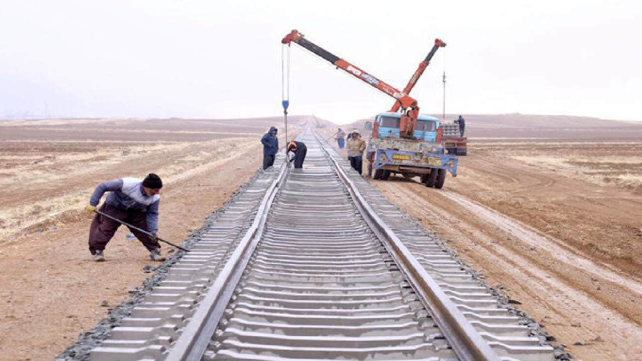 پیشرفت ۶۵ درصدی زیرسازی راه‌آهن چهارمحال و بختیاری