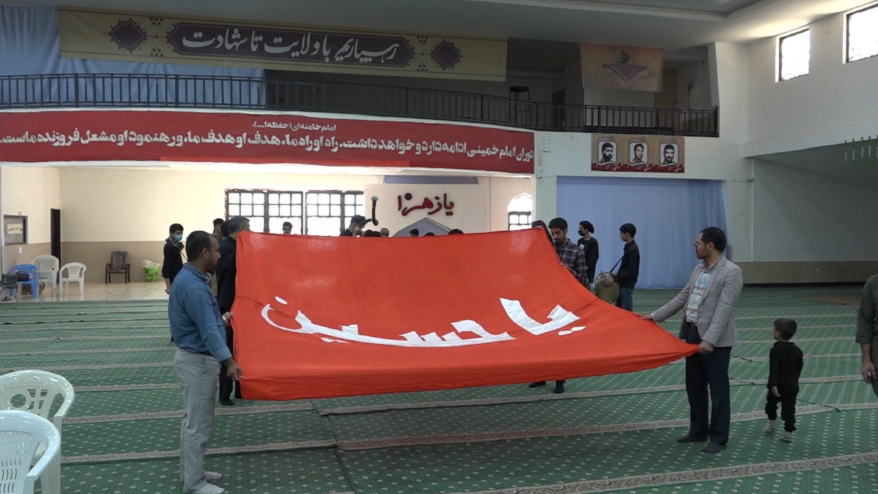 ورود پرچم بارگاه امام حسین (ع) به حسینیه جماران بیرجند