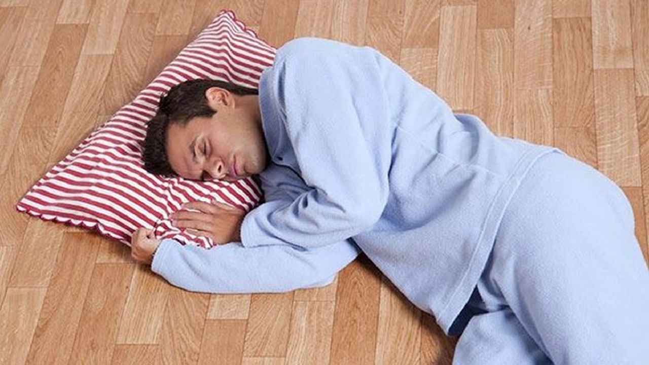 تاثیرات خوابیدن روی زمین بر سلامت بدن