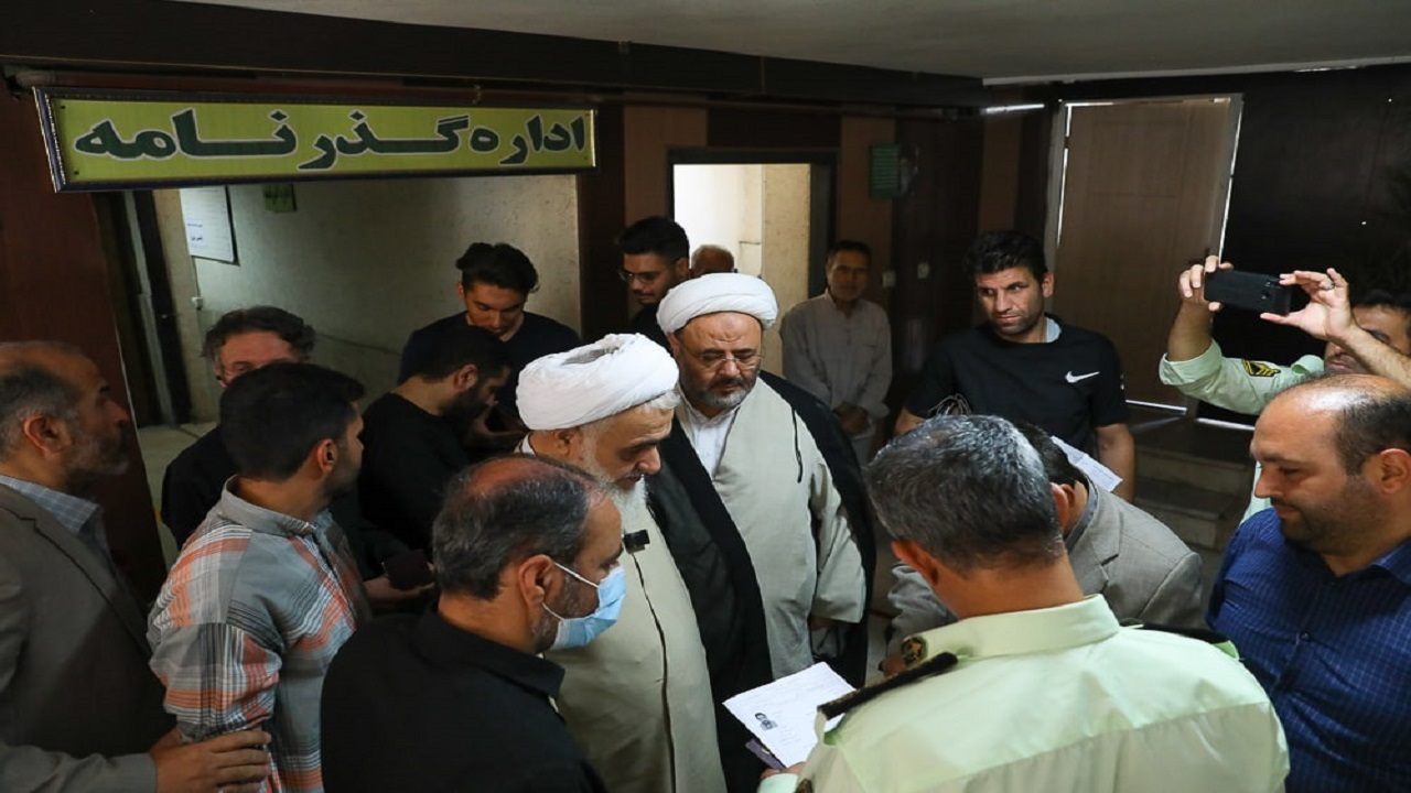 بازدید امام جمعه قزوین از اداره گذرنامه استان