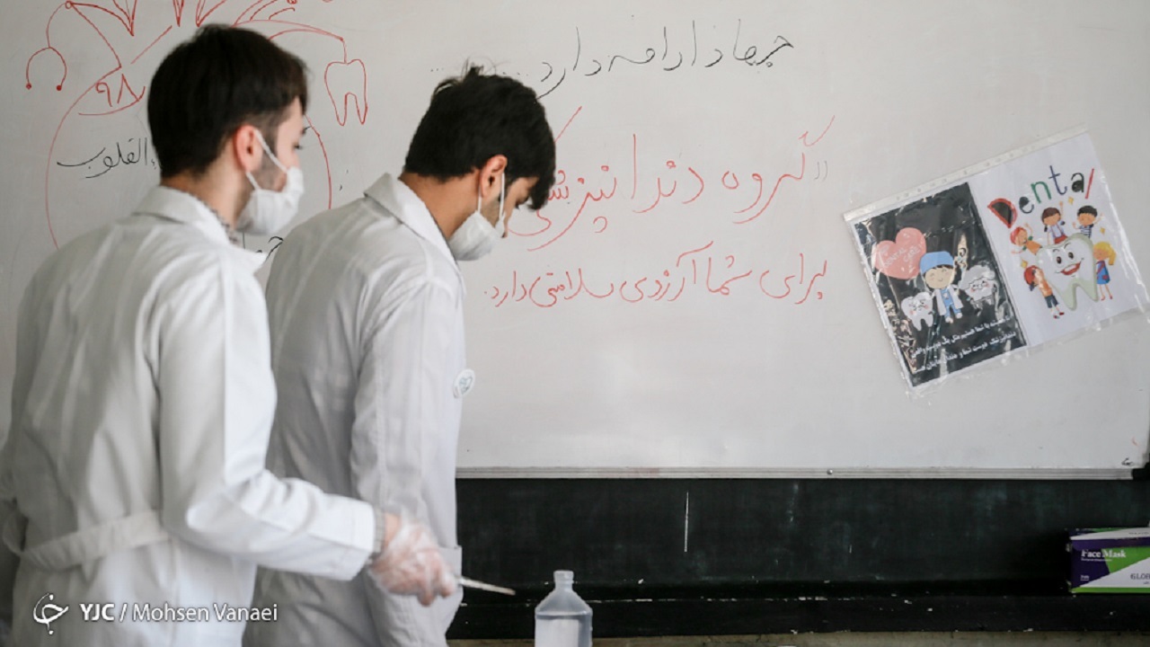 سالانه برای ۲۰۰ تا ۳۰۰ نفر از کادر درمان اهواز گواهی مهاجرت صادر می‌شود
