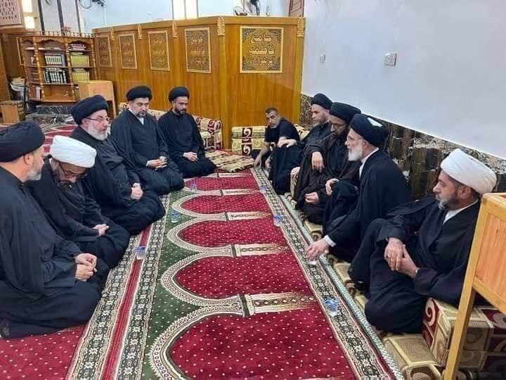 حضور نمایندگان آیت&zwnj;الله سیستانی در مجلس ترحیم جان باختگان درگیری&zwnj;های اخیر در عراق، در نجف اشرف