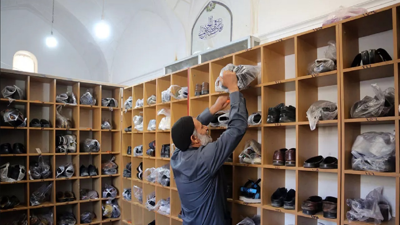 خاک پای زائران سرمه چشمان خادمان +تصاویر