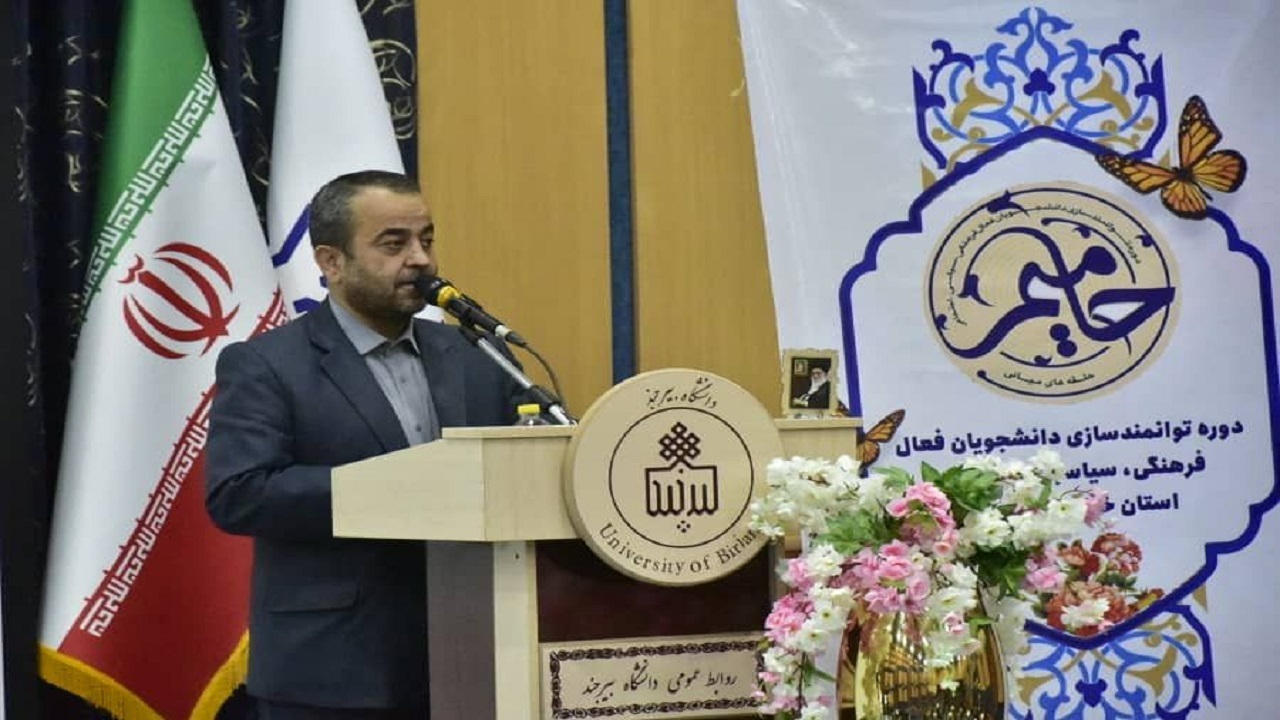 دانشجویان باید به عنوان سربازان نظام نقش آفرینی کنند