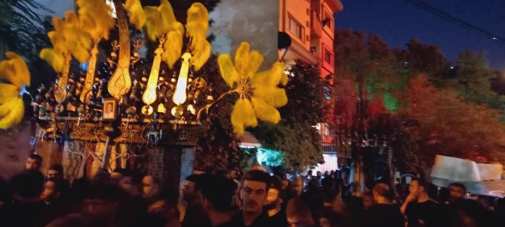 علم کشی و حرکت دسته عزاداری شهادت حضرت رقیه در محله درکه تهران