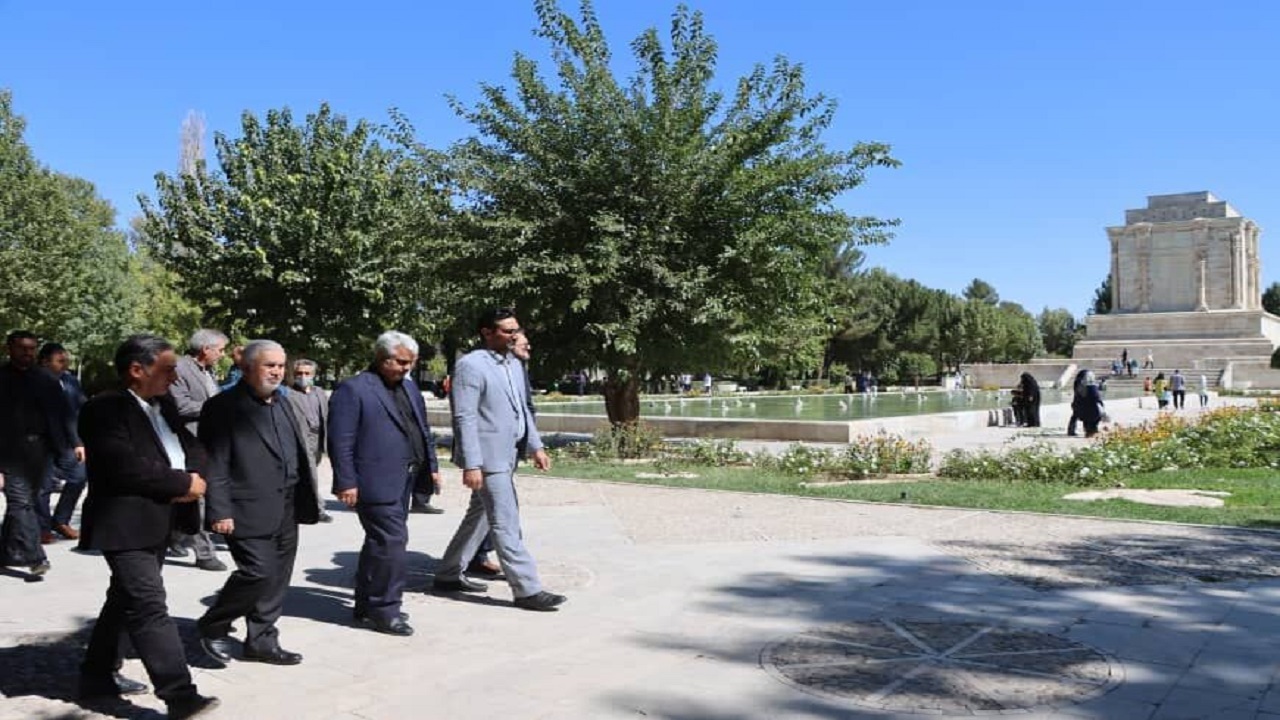 ضروری بودن رسیدگی به آرامگاه فردوسی