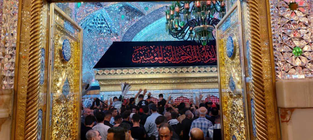 تصاویری از حضور عاشقان در حرم امام اول شیعیان