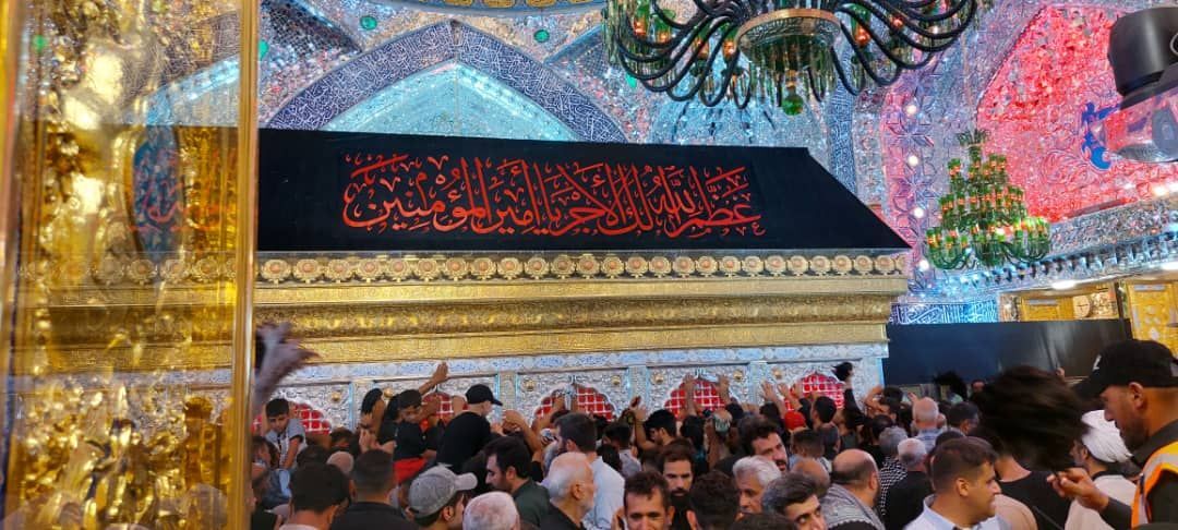 تصاویری از حضور عاشقان در حرم امام اول شیعیان