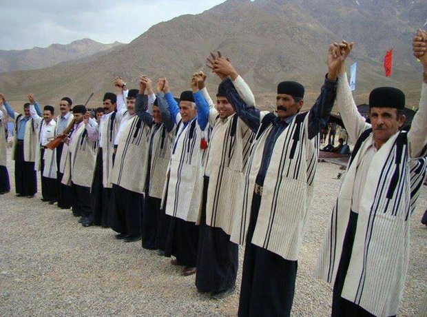 برگزاری مراسم سنتی با لباس بختیاریها برگزاری مراسم سنتی با لباس بختیاریها