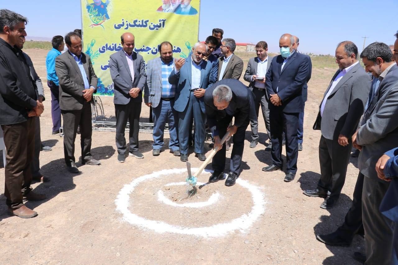 کلنگ احداث هنرستانی فنی در راور به زمین زده شد