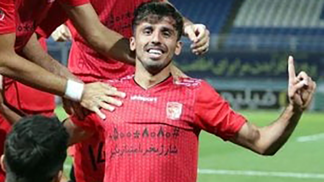 گل دوم پرسپولیس به هوادار + فیلم