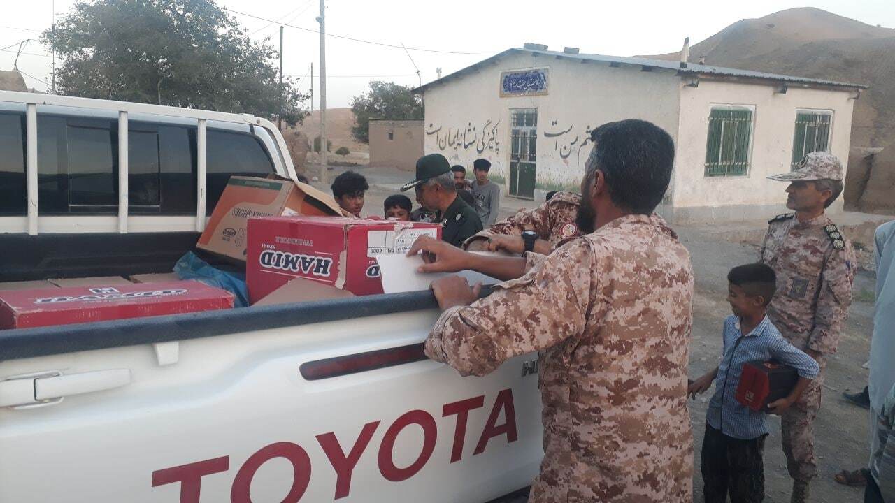 نونوار شدن دانش آموزان صالح آباد با مهرورزی