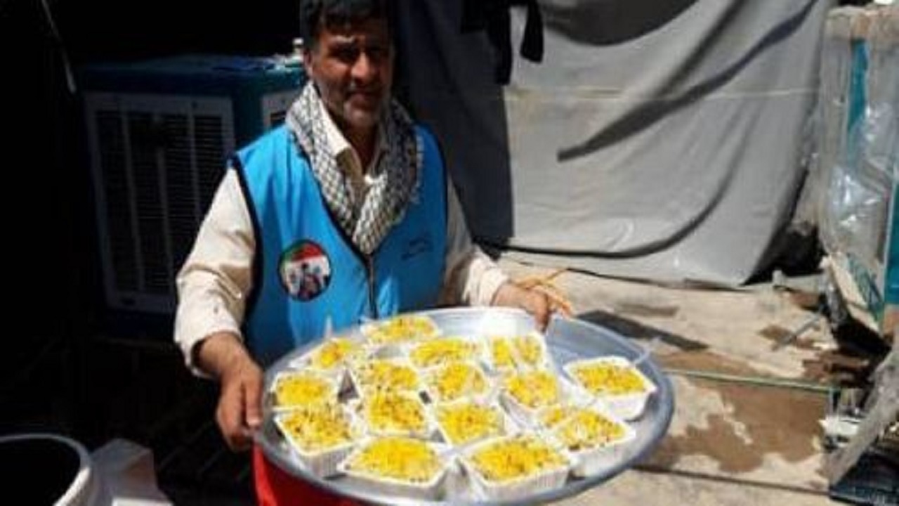 پخت و توزیع غذا در موکب امامزاده آق امام آزادشهر + تصاویر