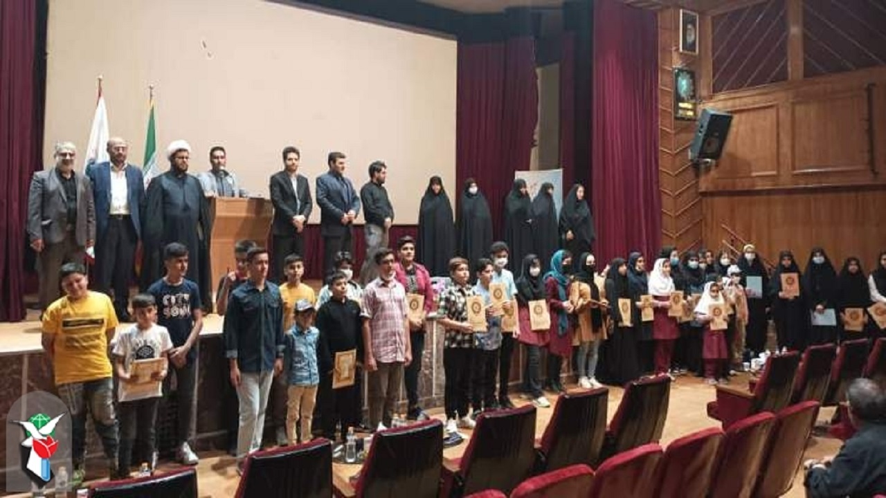 تجلیل از دانش‌آموزان شاهد و ایثارگر شهرستان قزوین