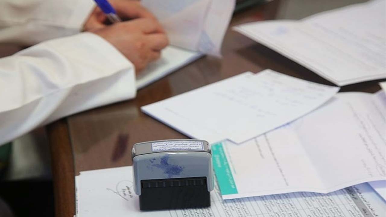 ماجرای پزشکان متخلفی که برای درمان بیماران دلار و ارز دیجیتال می‌گیرند!