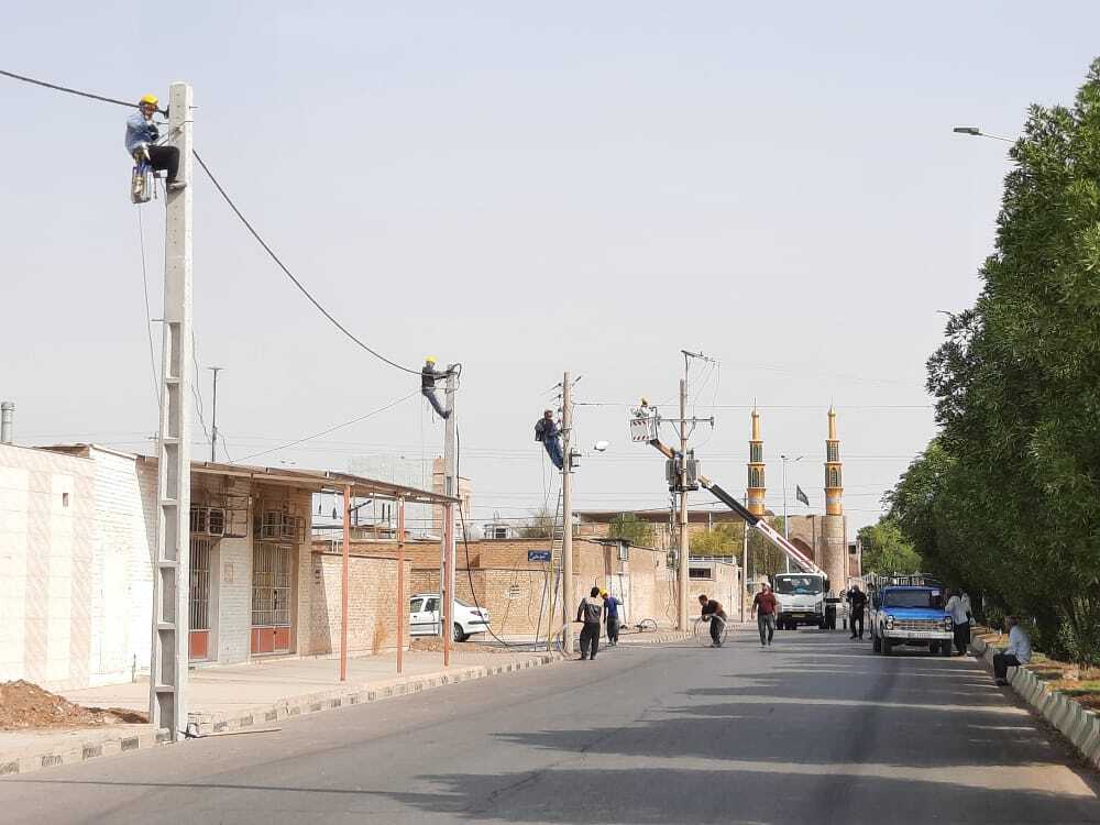 اصلاح ۷۰ کیلومتر شبکه فشار ضعیف شبکه برق اندیمشک