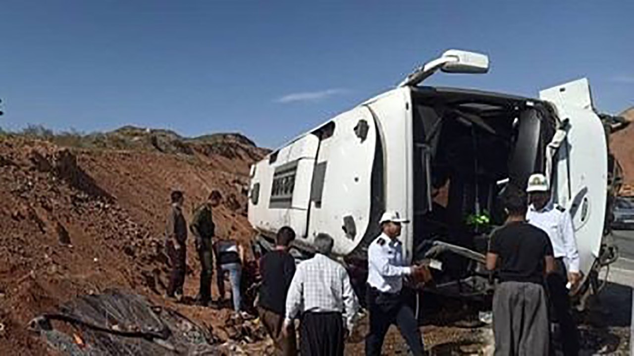 واژگونی اتوبوس حامل زائران در مسیر مهران