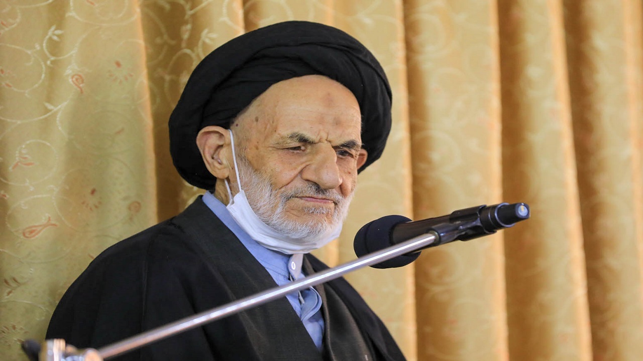 زن عنصر اصلی برای رشد و تربیت جامعه است