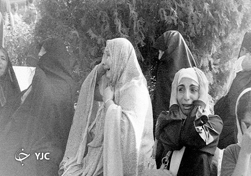 عکس&zwnj;های کمتر دیده شده از آیین تشییع و خاکسپاری آیت الله طالقانی