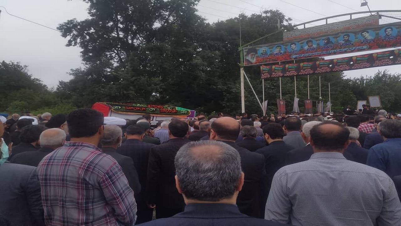 تشییع و خاکسپاری پیکر پدر شهیدان زارعی