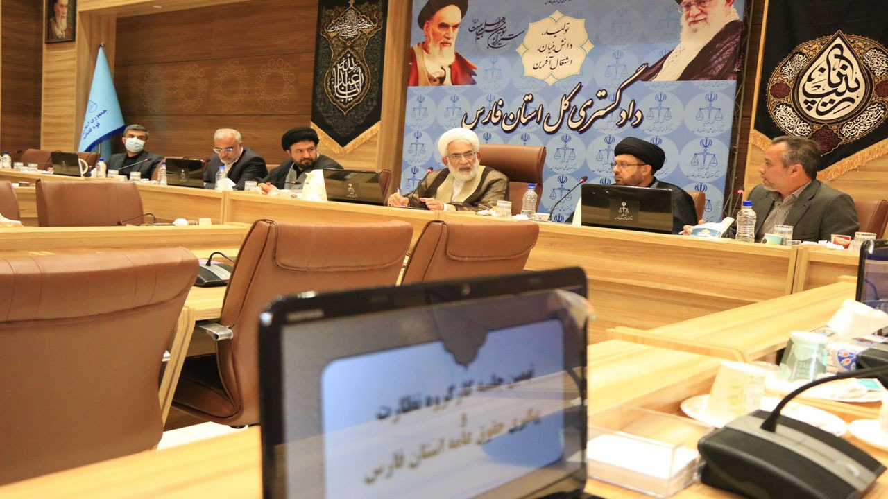 هر تصمیمی برای کارخانه مخابرات راه دور ایران باید منافع جامعه را در برداشته باشد