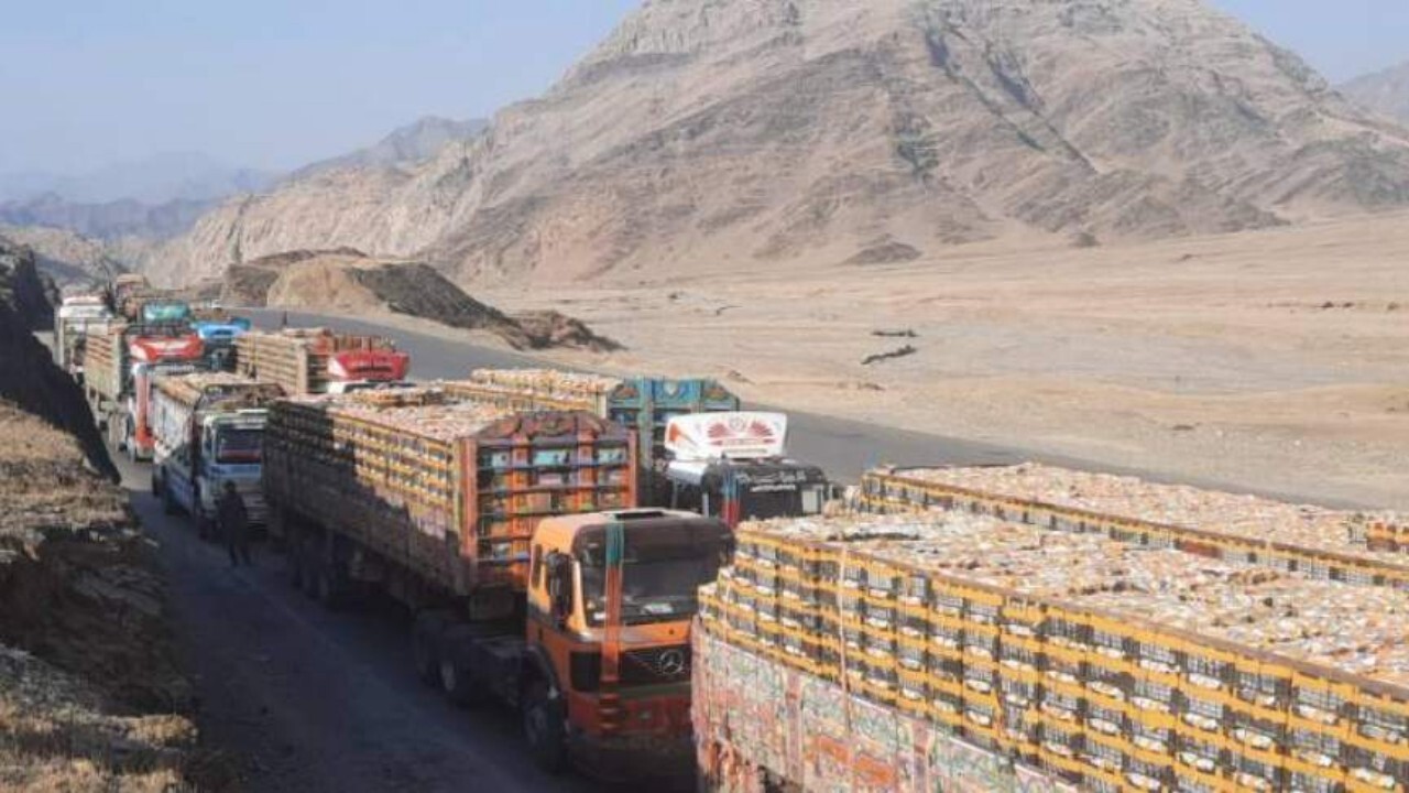 بیش از ۲۰۰ موتر باربری افغانستان در مرز سپین بولدک متوقف شده‌است