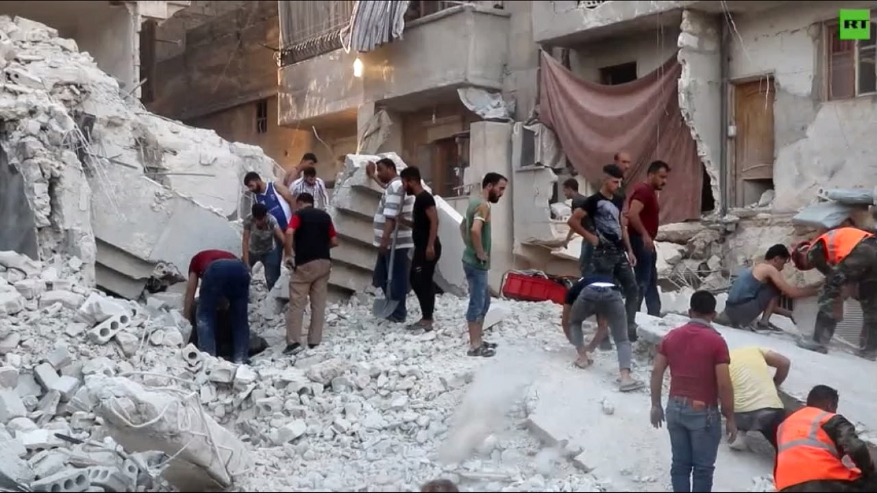 ۱۱ کشته در حادثه فروریختن ساختمانی در حلب + فیلم