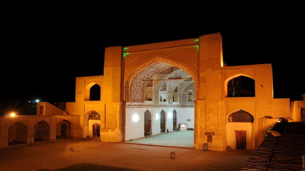 ذوالقبلتین قاین، قصری که مسجد شد