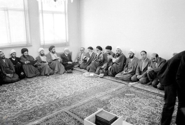 کاری که منافقان با آیت&zwnj;الله کردند