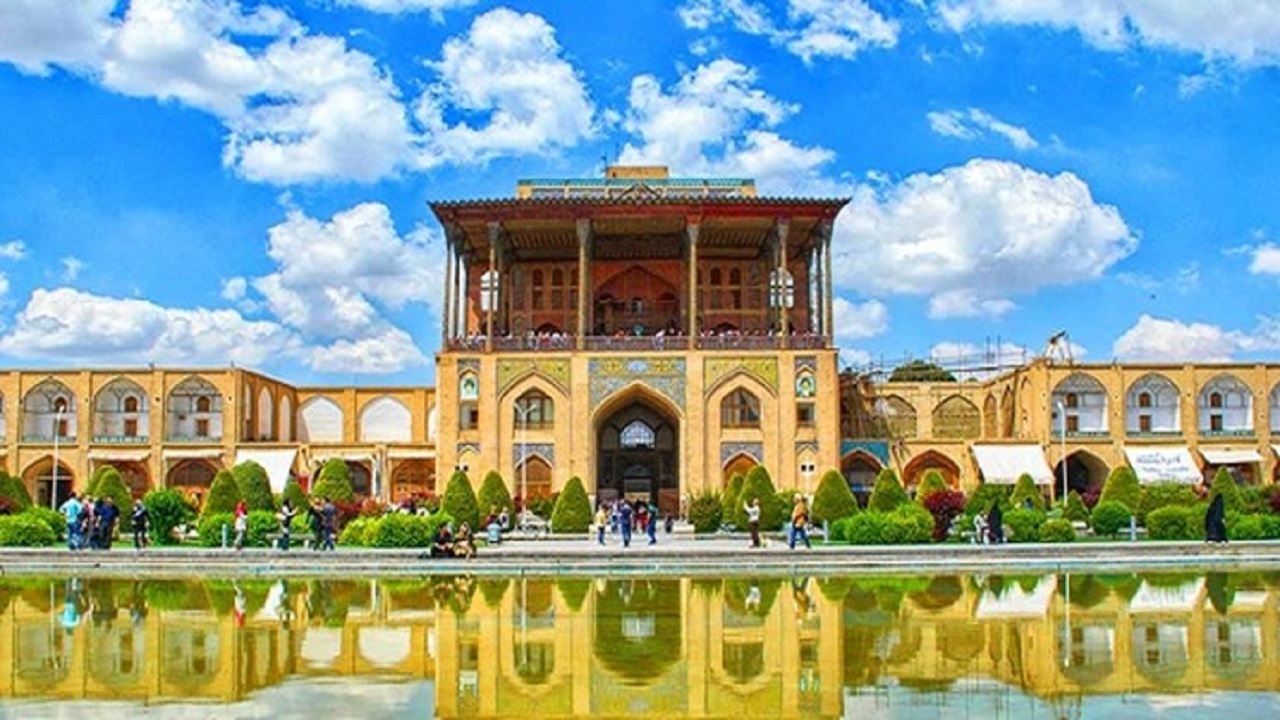 نصب تجهیزات حفاظتی در کاخ عالی‌قاپوی اصفهان