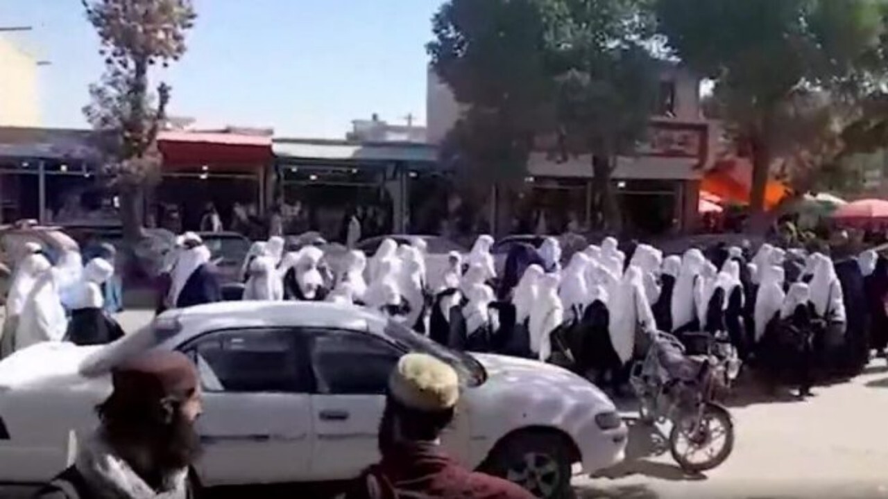 دختران دانش‌آموز در پکتیا تظاهرات کردند