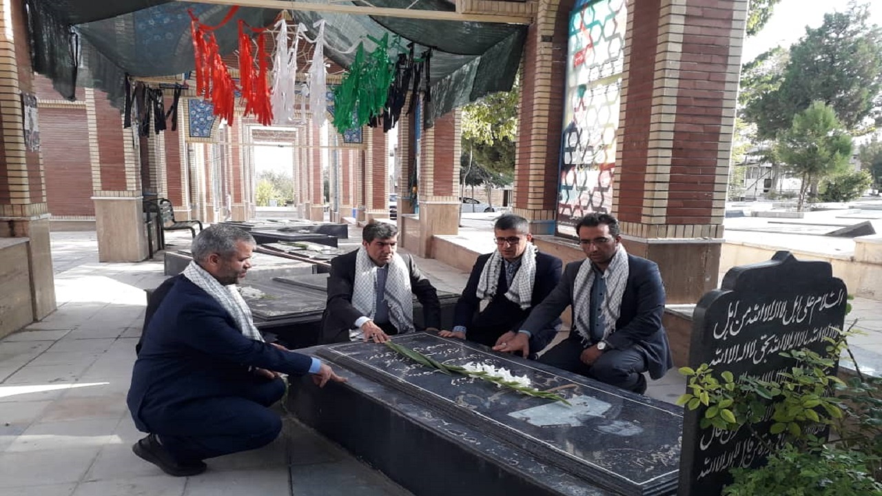 ادای احترام مدیرعامل صندوق بیمه اجتماعی کشاورزان، روستائیان و عشایر به مقام شامخ شهدا‌