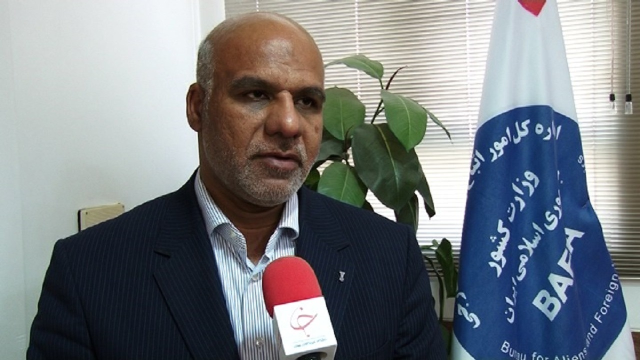پذیرایی موکب مهاجرین خارجی مقیم یزد از زائران در مرز شلمچه