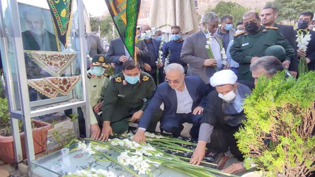 ادای احترام دولتمردان به شهدا+ تصاویر