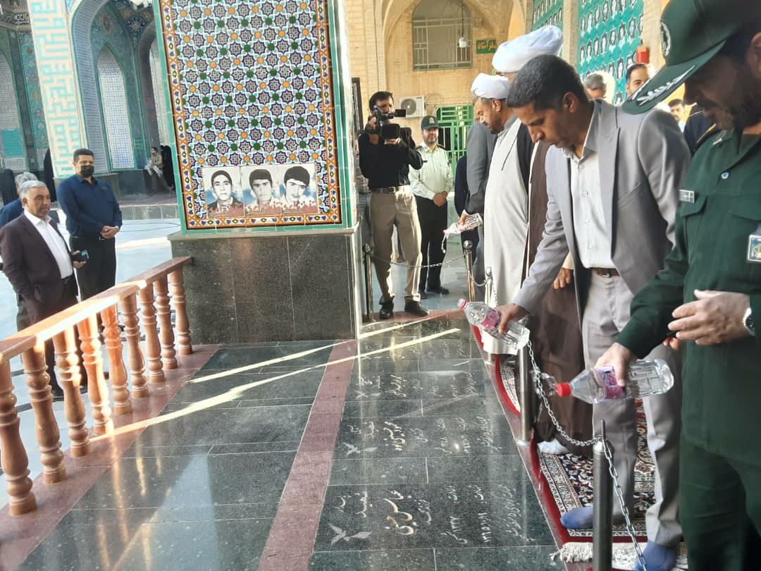 ادای احترام دولتمردان به شهدا در انار ادای احترام دولتمردان به شهدا در انار