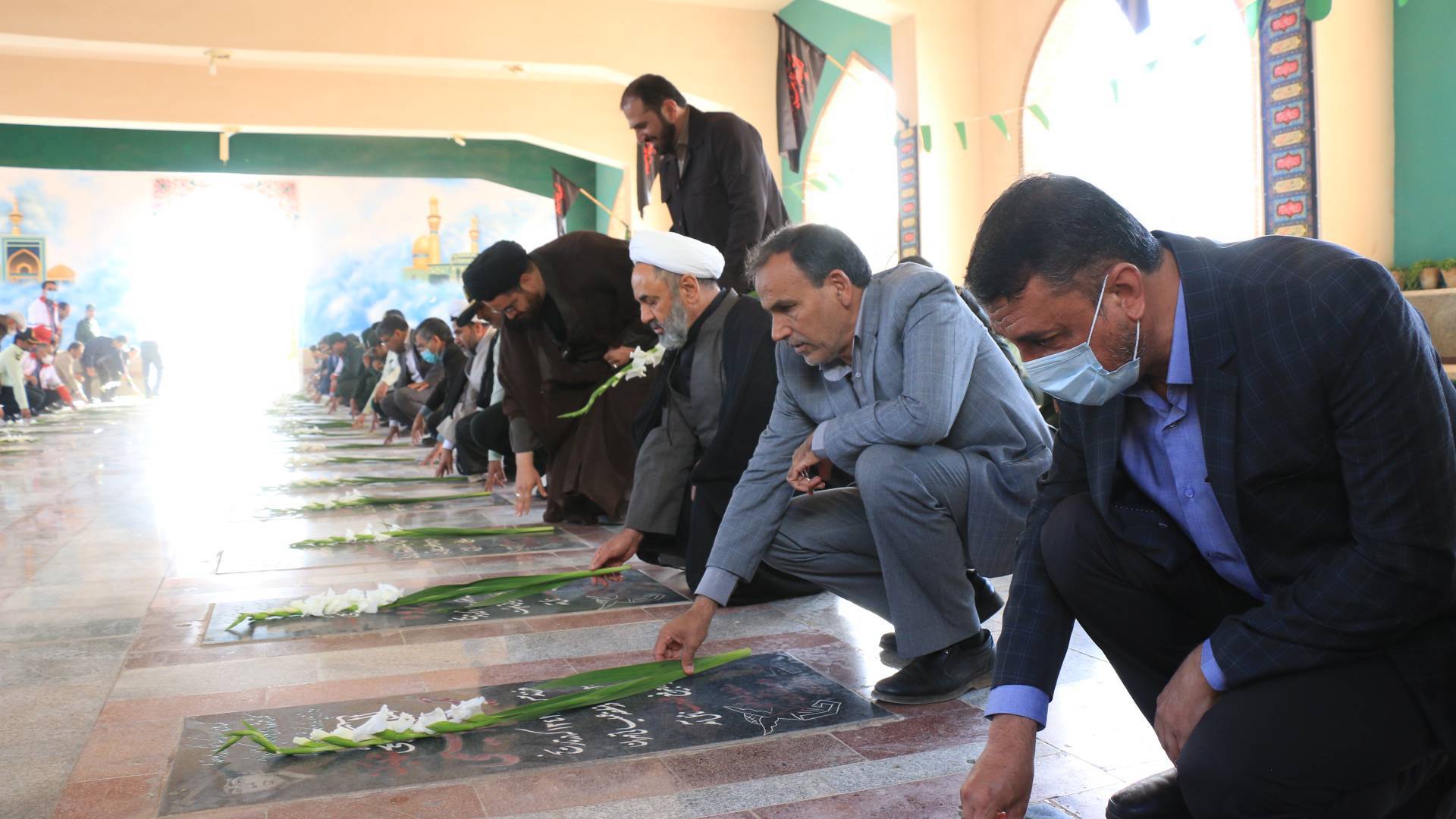 ادای احترام دولتمردان به شهدا در رفسنجان ادای احترام دولتمردان به شهدا در رفسنجان