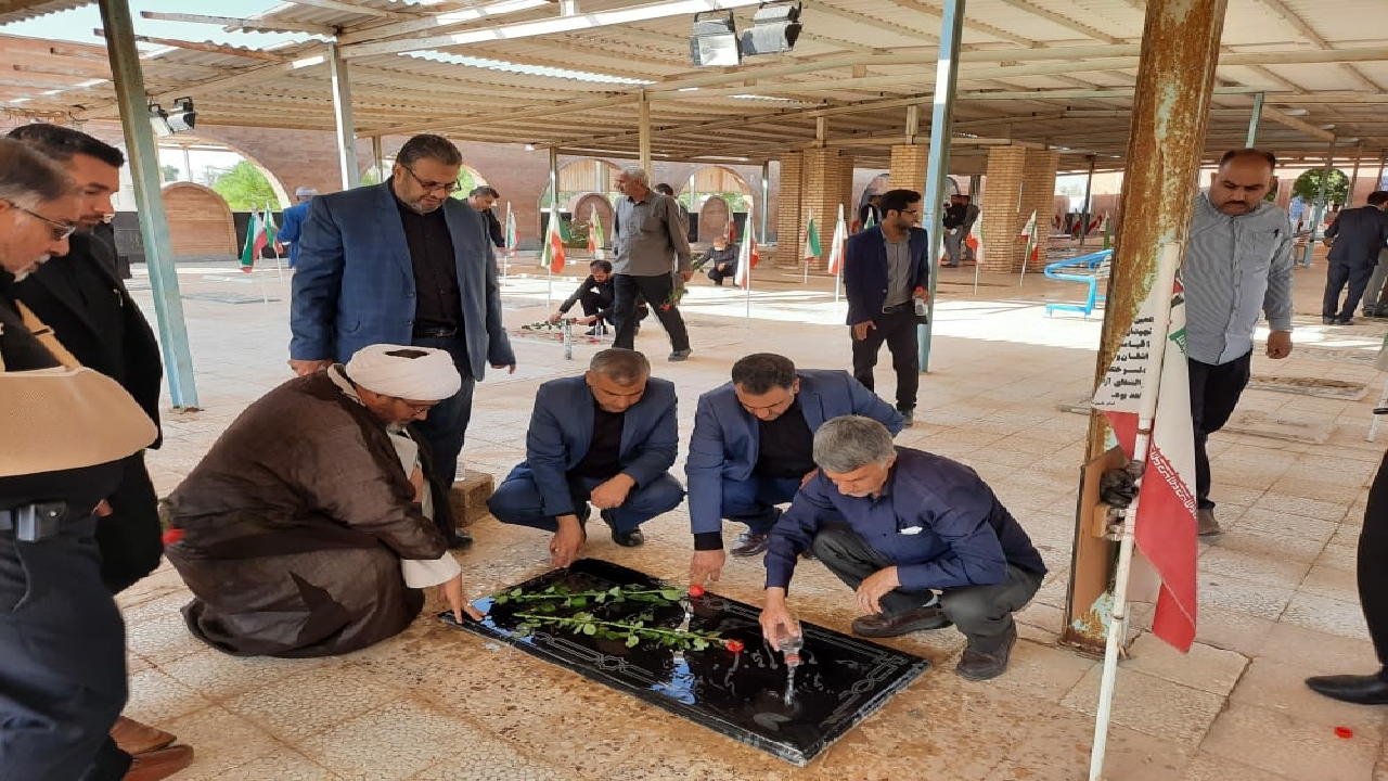 آیین غبارروبی مزار شهدای شادگان برگزار شد