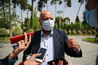 افزایش حقوق کارمندان و بازنشستگان در دست بررسی است