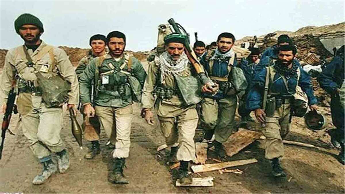 معلمی که باوجود دو فرزند شاگردش را به سرپرستی گرفت + فیلم