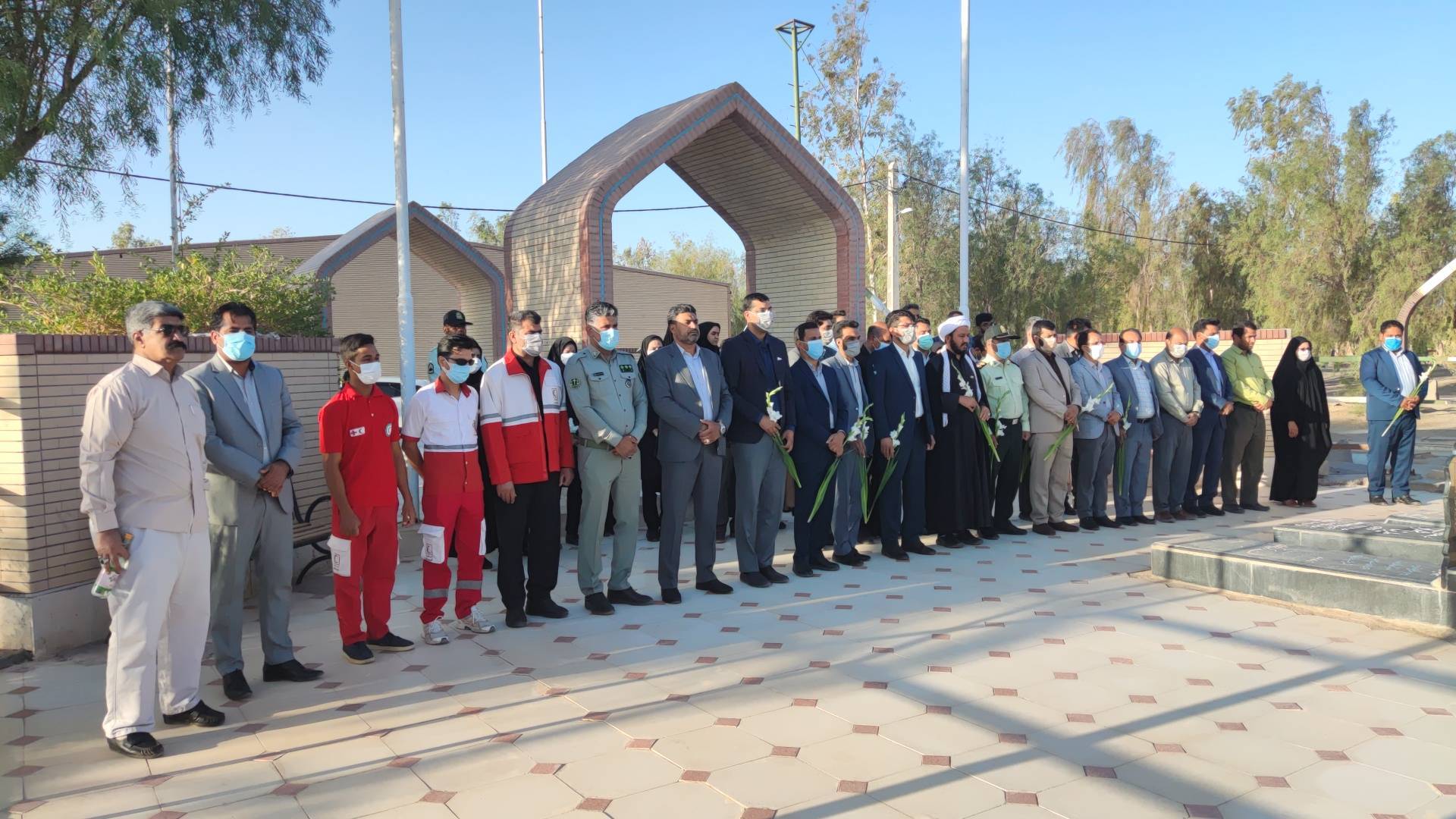 ادای احترام دولتمردان به شهدا در فهرج ادای احترام دولتمردان به شهدا در فهرج