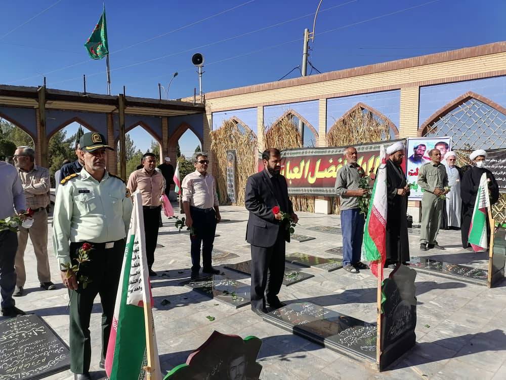 ادای احترام دولتمردان به شهدا در زرند ادای احترام دولتمردان به شهدا در زرند